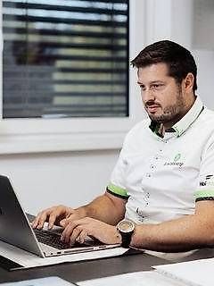 Kontakt Herr Blaz BERA